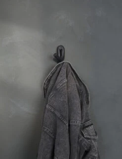 KINKIN Decor Shop -KINKIN Decor Shop SinCeramicsLeggyCrossedWallHook Black 1641 SITECROP